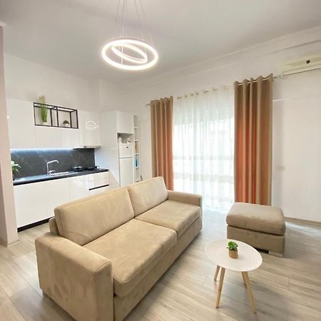 Newly Renovated One Bedroom Apartment In Tiranë Ngoại thất bức ảnh