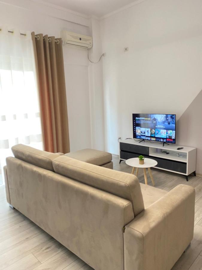 Newly Renovated One Bedroom Apartment In Tiranë Ngoại thất bức ảnh