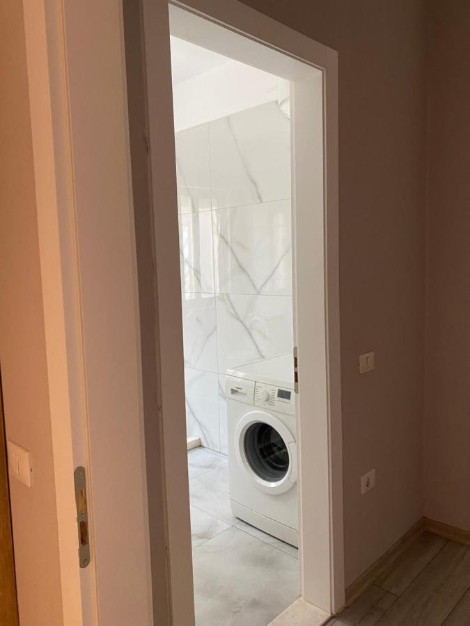 Newly Renovated One Bedroom Apartment In Tiranë Ngoại thất bức ảnh